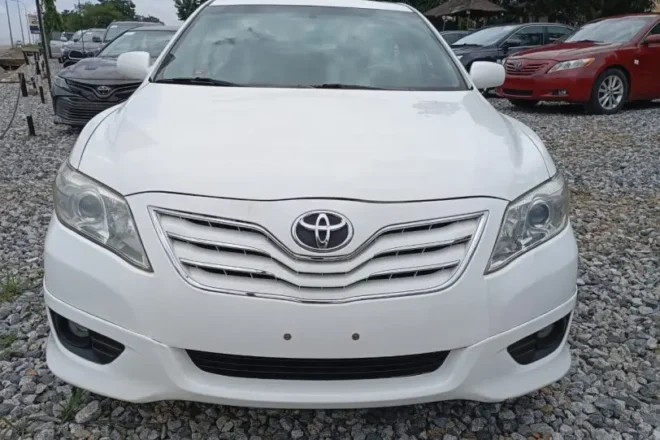 2011 Foreign Used Toyota Camry XLE V4