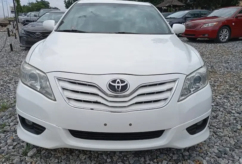 2011 Foreign Used Toyota Camry XLE V4
